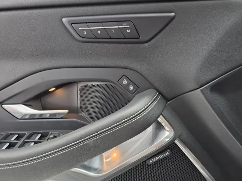 Jaguar E-Pace 2.0d i4 mhev R-Dynamic SE awd 163cv auto - Immagine 19