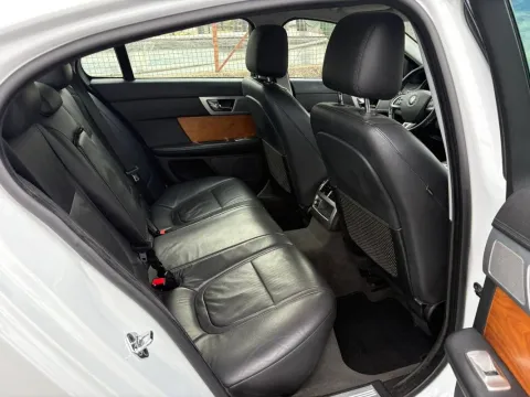 Jaguar XF Sportbrake 2.2d 200cv auto - Immagine 16