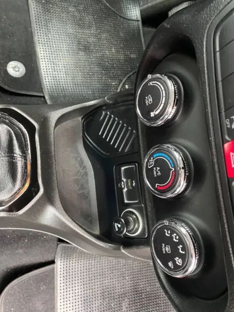 Jeep Renegade 1.6 mjt Limited fwd 120cv - Immagine 13
