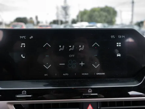 Citroen C4 X motore elettrico 100kW Plus - Immagine 29