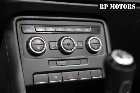 Volkswagen Maggiolino Cabrio 1.6 tdi Design 105cv - Immagine 15