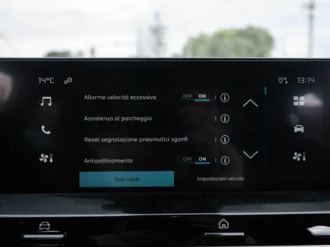Citroen C4 X motore elettrico 100kW Plus - Immagine 31