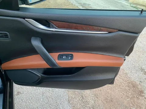 Maserati Ghibli 3.0 V6 ds 275cv auto - Immagine 28