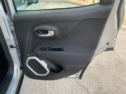 Jeep Renegade 1.6 mjt Business fwd 120cv auto - Immagine 25