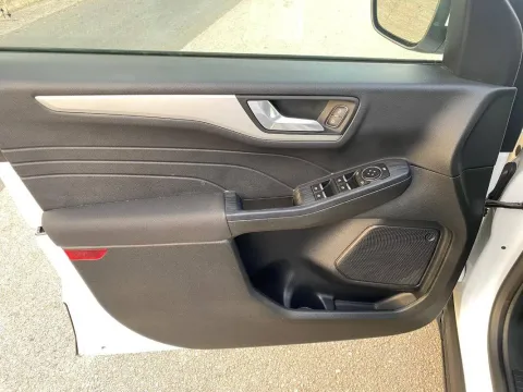 Ford Kuga 1.5 ecoblue Connect 2wd 120cv auto - Immagine 11