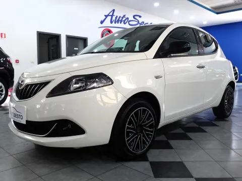 Lancia Ypsilon 1.0 firefly hybrid Gold s&s 70cv - Immagine 2