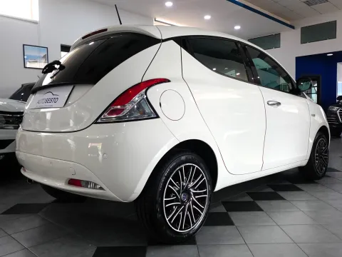 Lancia Ypsilon 1.0 firefly hybrid Gold s&s 70cv - Immagine 4