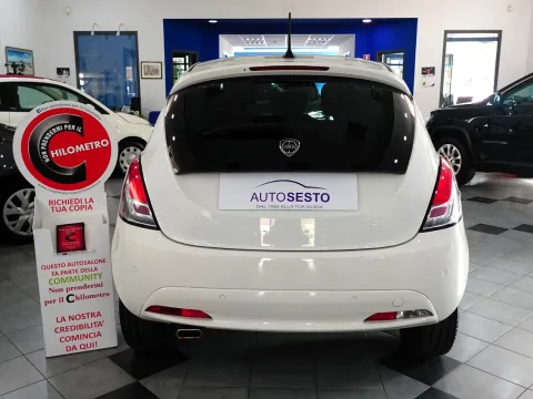 Lancia Ypsilon 1.0 firefly hybrid Gold s&s 70cv - Immagine 6
