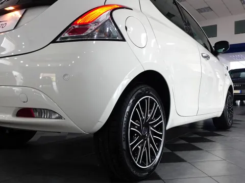 Lancia Ypsilon 1.0 firefly hybrid Gold s&s 70cv - Immagine 8