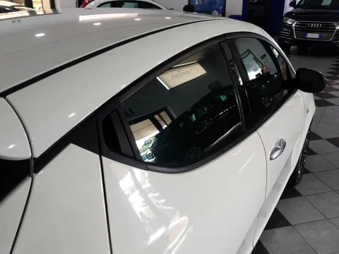Lancia Ypsilon 1.0 firefly hybrid Gold s&s 70cv - Immagine 9