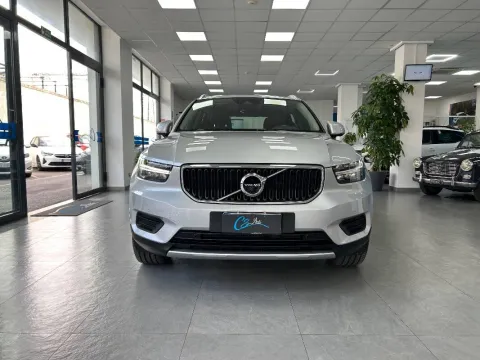 Volvo XC40 2.0 d4 Momentum awd geartronic - Immagine 2
