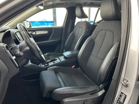 Volvo XC40 2.0 d4 Momentum awd geartronic - Immagine 11
