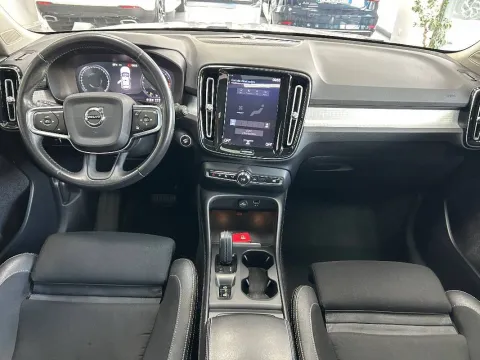 Volvo XC40 2.0 d4 Momentum awd geartronic - Immagine 14