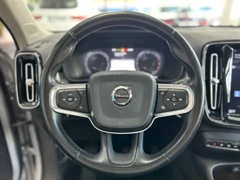 Volvo XC40 2.0 d4 Momentum awd geartronic - Immagine 19