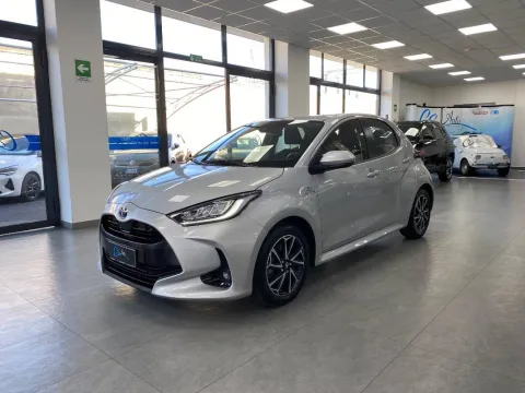 Toyota Yaris 1.5h Premiere - Immagine 3