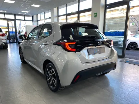 Toyota Yaris 1.5h Premiere - Immagine 5