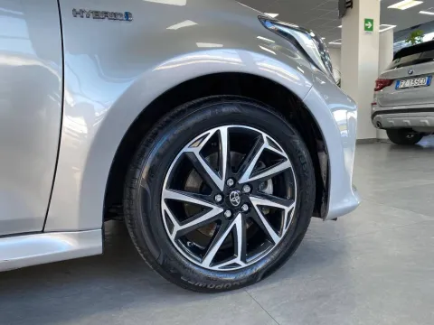 Toyota Yaris 1.5h Premiere - Immagine 8
