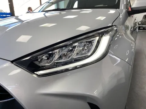 Toyota Yaris 1.5h Premiere - Immagine 9