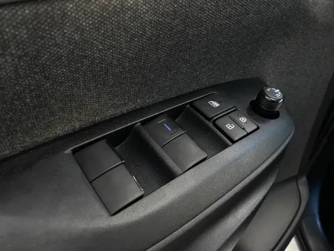 Toyota Yaris 1.5h Premiere - Immagine 10