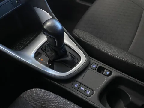 Toyota Yaris 1.5h Premiere - Immagine 19