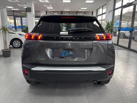 Peugeot 2008 1.5 bluehdi Allure Pack s&s 130cv eat8 - Immagine 5