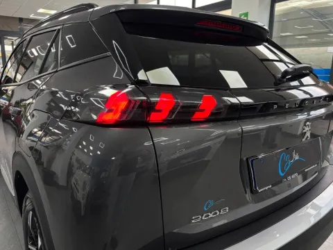 Peugeot 2008 1.5 bluehdi Allure Pack s&s 130cv eat8 - Immagine 10