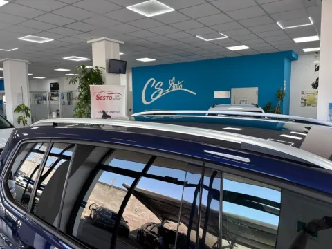 Volkswagen Touran 2.0 tdi Highline - Immagine 9