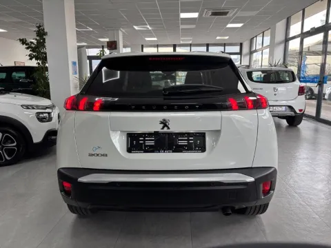 Peugeot 2008 1.2 puretech Allure Pack s&s 100cv - Immagine 5