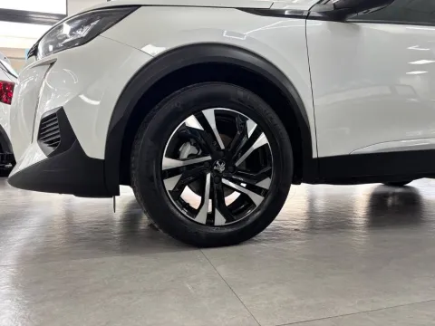 Peugeot 2008 1.2 puretech Allure Pack s&s 100cv - Immagine 10