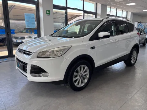 Ford Kuga 2.0 tdci Titanium 2wd s&s 120cv E6 - Immagine 3