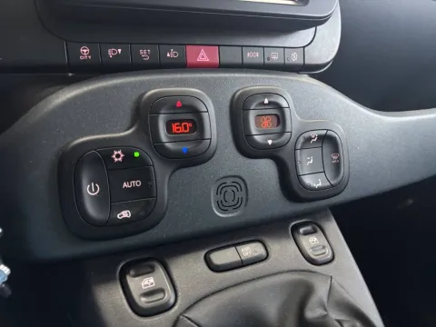 Fiat Panda 1.0 firefly hybrid City Life s&s 70cv 5p.ti - Immagine 17