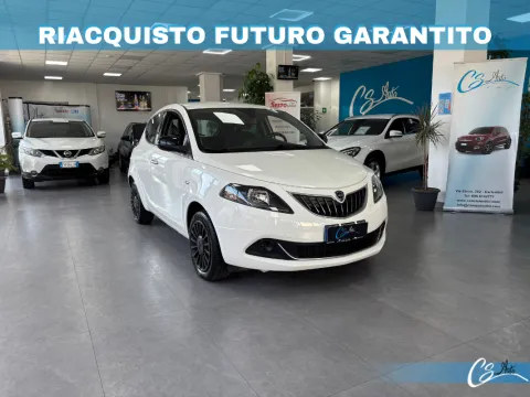 Lancia Ypsilon 1.0 firefly hybrid UnYca s&s 70cv - Immagine 1