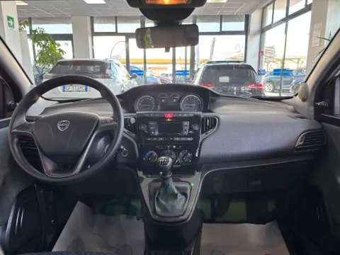 Lancia Ypsilon 1.0 firefly hybrid UnYca s&s 70cv - Immagine 7