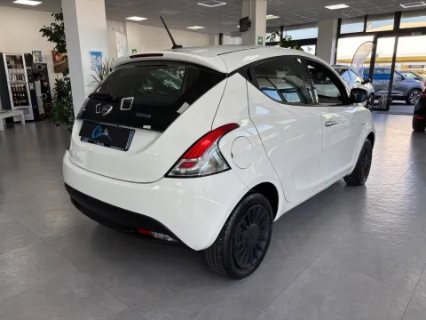 Lancia Ypsilon 1.0 firefly hybrid UnYca s&s 70cv - Immagine 8