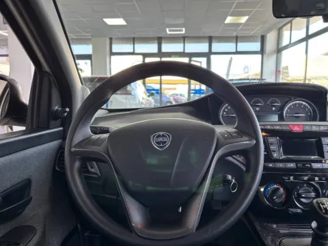 Lancia Ypsilon 1.0 firefly hybrid UnYca s&s 70cv - Immagine 10
