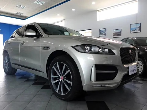 Jaguar F-Pace 2.0d R-Sport awd 180cv - Immagine 2