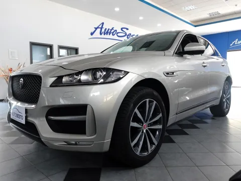Jaguar F-Pace 2.0d R-Sport awd 180cv - Immagine 3