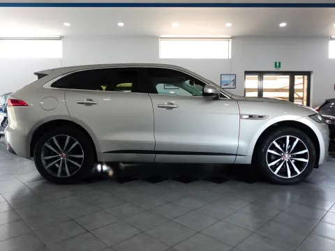 Jaguar F-Pace 2.0d R-Sport awd 180cv - Immagine 7