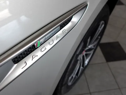 Jaguar F-Pace 2.0d R-Sport awd 180cv - Immagine 14