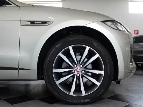 Jaguar F-Pace 2.0d R-Sport awd 180cv - Immagine 15
