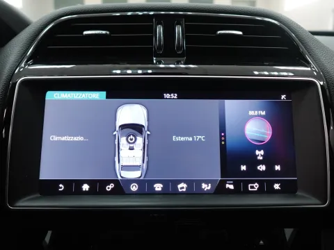 Jaguar F-Pace 2.0d R-Sport awd 180cv - Immagine 22