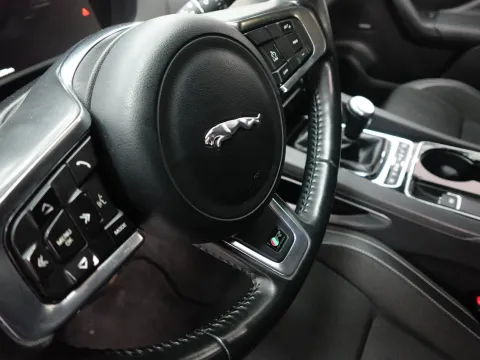 Jaguar F-Pace 2.0d R-Sport awd 180cv - Immagine 26