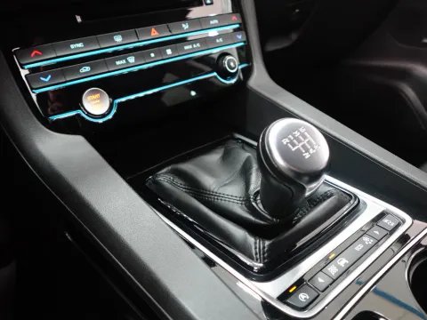 Jaguar F-Pace 2.0d R-Sport awd 180cv - Immagine 27