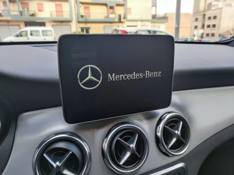 Mercedes GLA 200 d Premium 4matic auto - Immagine 14