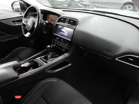 Jaguar F-Pace 2.0d R-Sport awd 180cv - Immagine 29