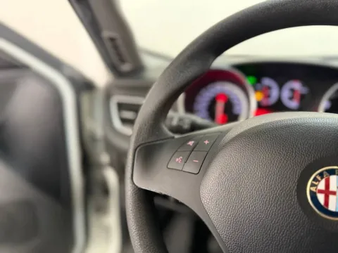 Alfa Romeo Giulietta 1.6 jtdm Exclusive E5+ - Immagine 19
