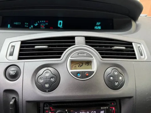 Renault Scenic 1.6 16v Confort Authentique - Immagine 9