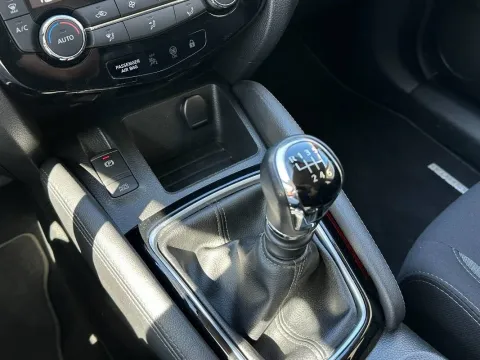 Nissan Qashqai 1.5 dci Business 115cv - Immagine 17