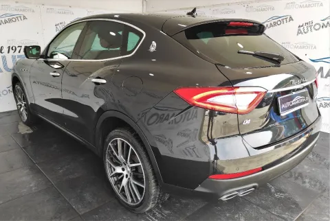 Maserati Levante 3.0 V6 275cv auto - Immagine 8