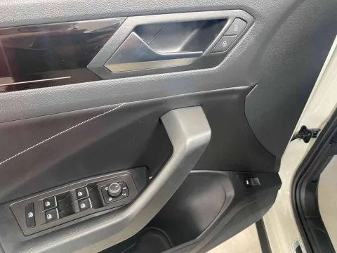 Volkswagen T-Roc 1.5 tsi R-Line dsg - Immagine 14